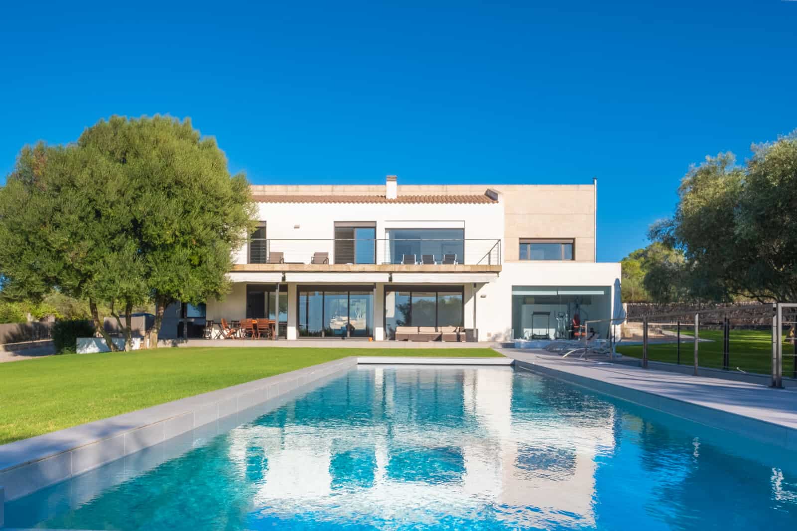 Casa moderna mediterranea con piscina